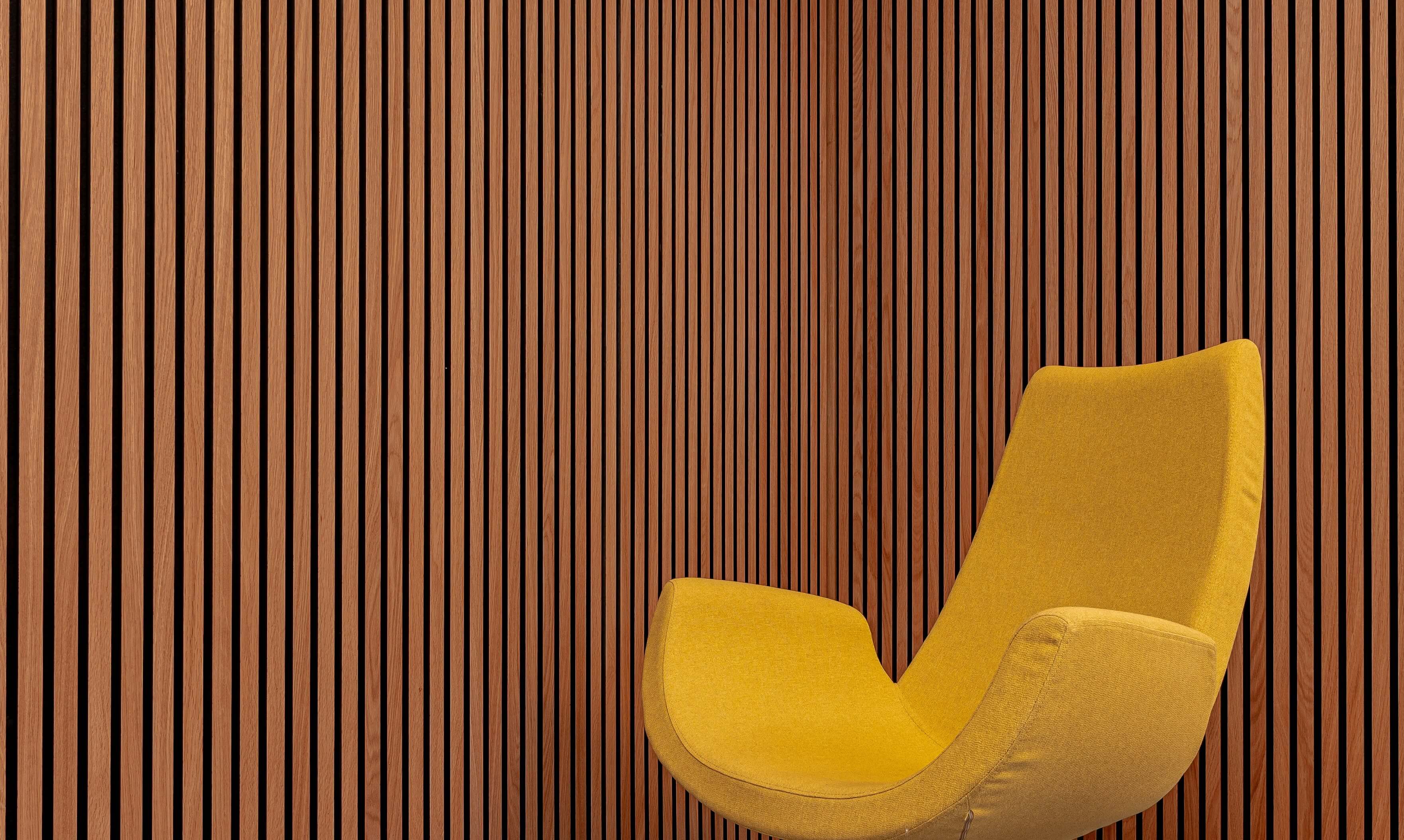 Ambiente contemporaneo con rivestimento decorativo