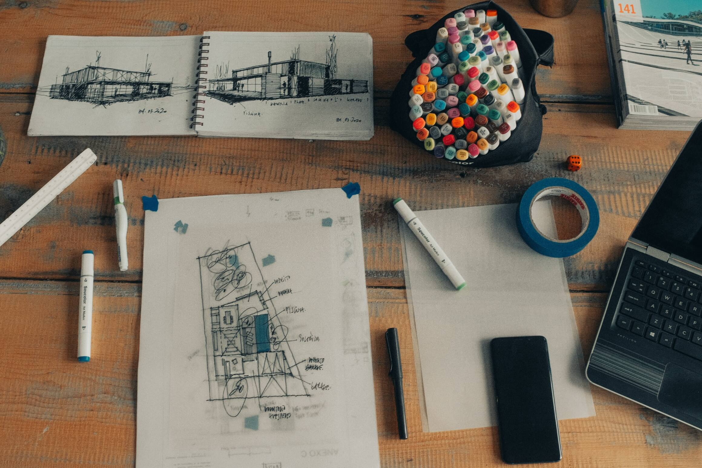 Progettazione con colori e materiali - immagine provvisoria